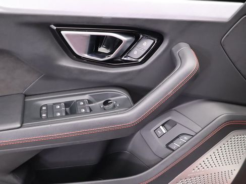 Used 2021 Lamborghini Urus image 24