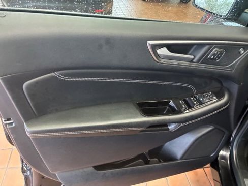 Used 2020 Ford Edge Titanium image 14