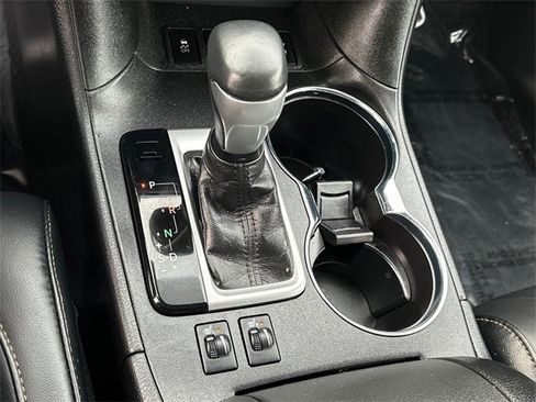 Used 2019 Toyota Highlander XLE image 26