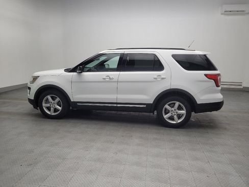 Used 2018 Ford Explorer XLT w/ Equipment Group 201A image 3