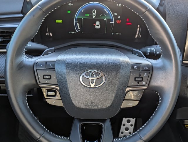 Used 2025 Toyota Camry SE w/ Convenience Package FWD image 12