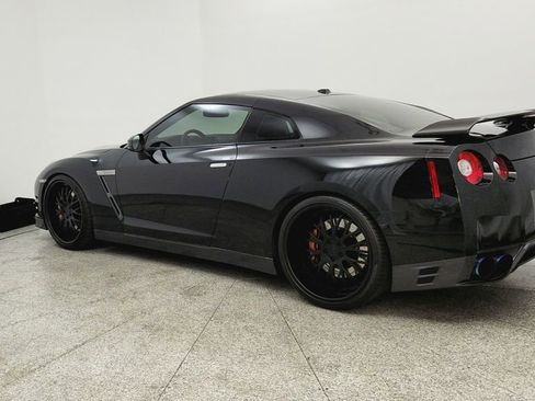 Used 2014 Nissan GT-R Black Edition AWD/4WD image 3
