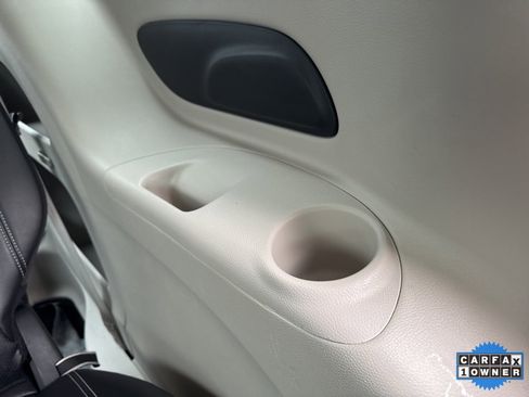 Used 2024 Chrysler Pacifica Touring-L image 40