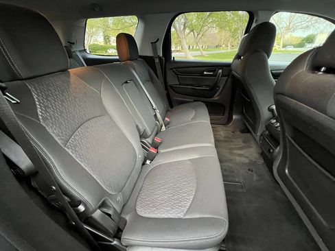 Used 2013 GMC Acadia SLE image 24