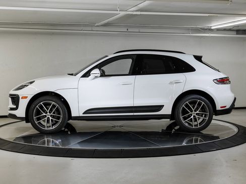 Certified 2023 Porsche Macan image 2