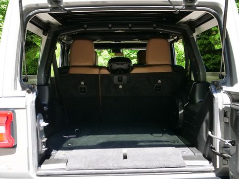 Used 2020 Jeep Wrangler Unlimited Rubicon AWD/4WD image 32