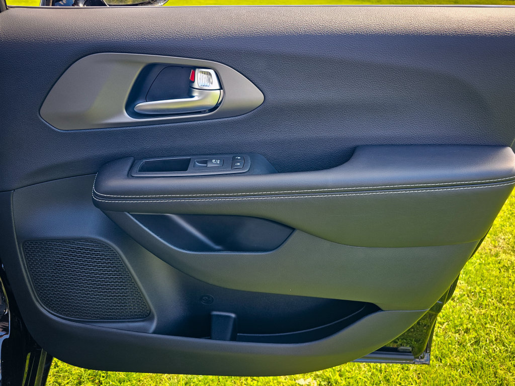 New 2027 Chrysler Pacifica Select FWD image 42