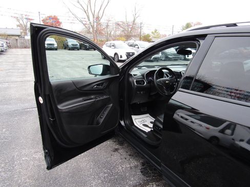 Used 2020 Chevrolet Equinox Premier w/ Premier Redline Edition image 16
