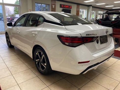 Used 2025 Nissan Sentra SV image 3