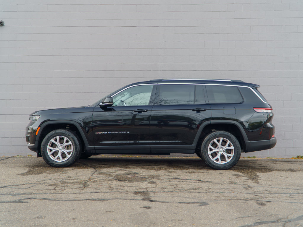 Used 2022 Jeep Grand Cherokee L Limited AWD/4WD image 2
