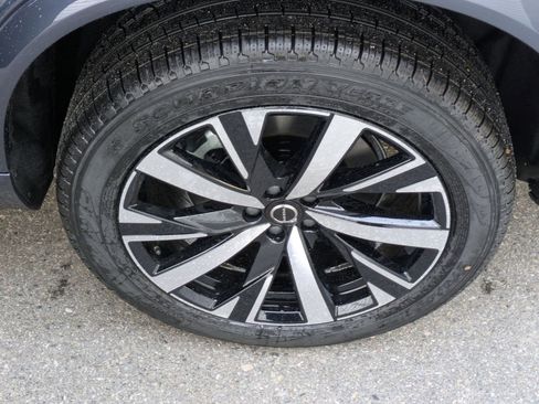 New 2026 Volvo XC90 B5 Core image 18