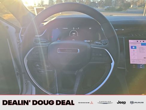 Used 2025 Jeep Grand Cherokee Limited w/ Trailer Tow Package image 15