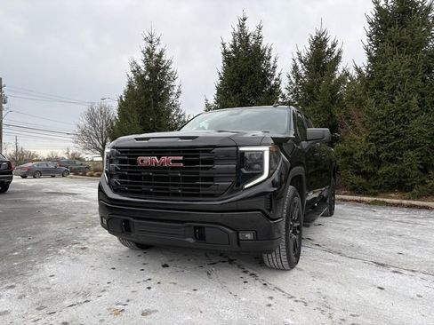 Used 2022 GMC Sierra 1500 Elevation image 1