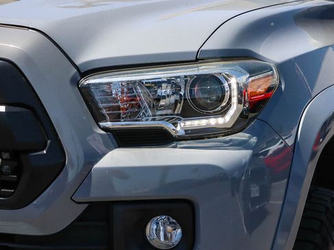 Used 2018 Toyota Tacoma TRD Sport w/ Technology Package RWD image 2