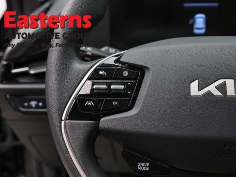 Used 2025 Kia Niro LX FWD image 14