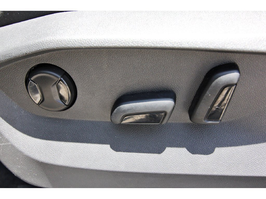 Used 2022 Volkswagen Tiguan SE AWD/4WD image 36