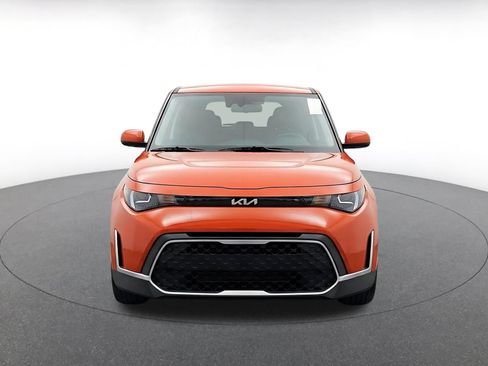 Used 2025 Kia Soul LX w/ LX Technology Package FWD image 2