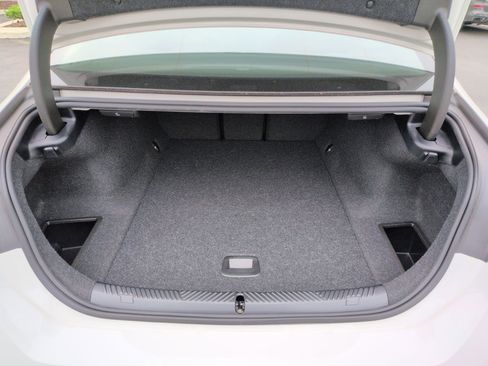 Used 2026 BMW i5 eDrive40 w/ M Sport Package RWD image 32