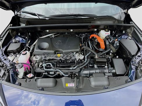 Used 2024 Toyota Venza XLE image 30