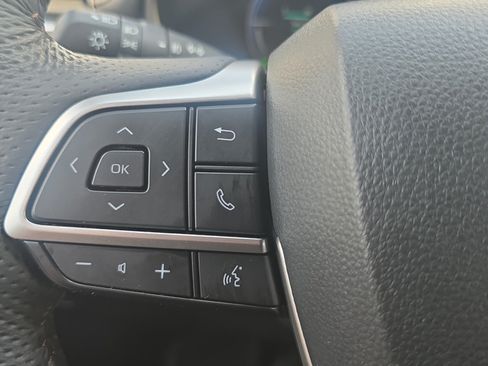 Used 2025 Toyota Sienna Platinum AWD/4WD image 23