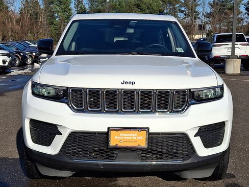 Certified 2023 Jeep Grand Cherokee Laredo image 8