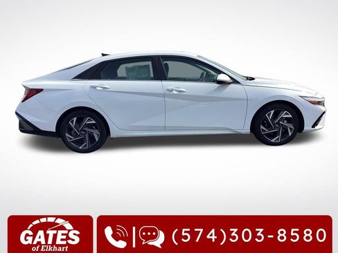 Used 2025 Hyundai Elantra SEL FWD image 9