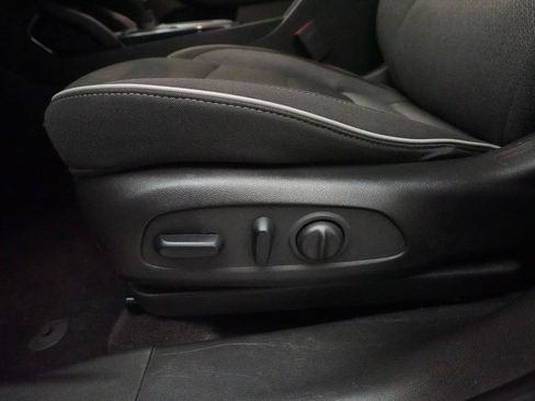 Used 2023 Chevrolet TrailBlazer LT FWD image 28