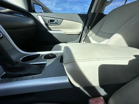 Used 2013 Ford Edge SE image 30