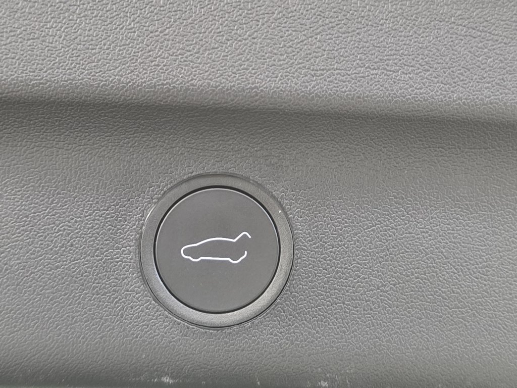 Used 2024 Tesla Model Y 2WD image 21
