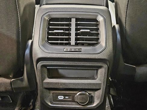 Used 2023 Volkswagen Tiguan SE image 30