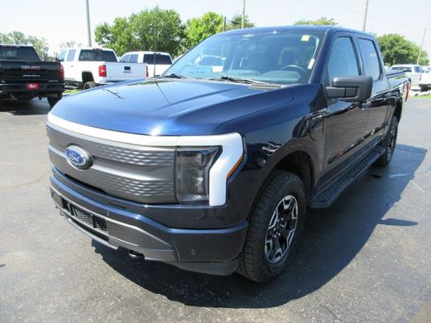 Used 2022 Ford F150 Lightning XLT AWD/4WD image 11