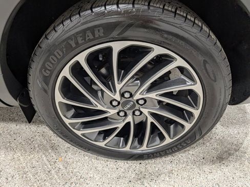 Used 2020 Lincoln Nautilus Reserve w/ Equipment Group 201A image 10