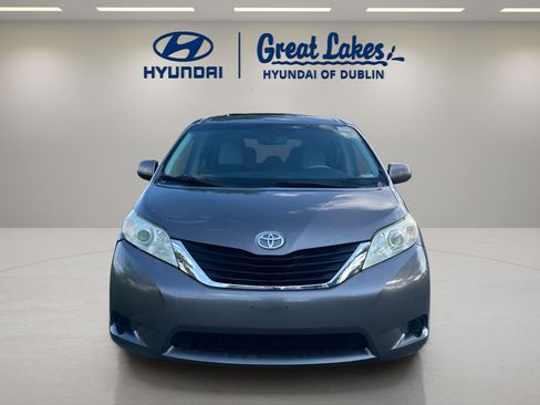 Used 2013 Toyota Sienna LE w/ Towing Pkg FWD image 8