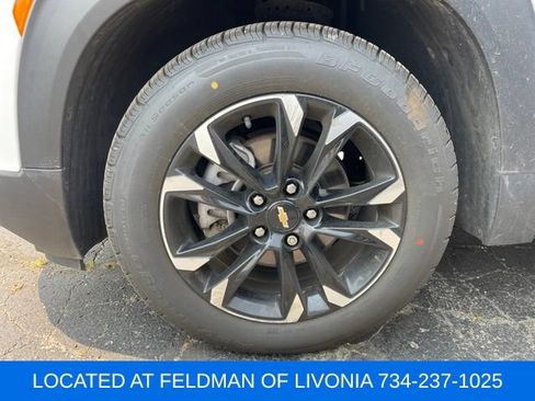 Used 2022 Chevrolet TrailBlazer LT w/ Convenience Package FWD image 5