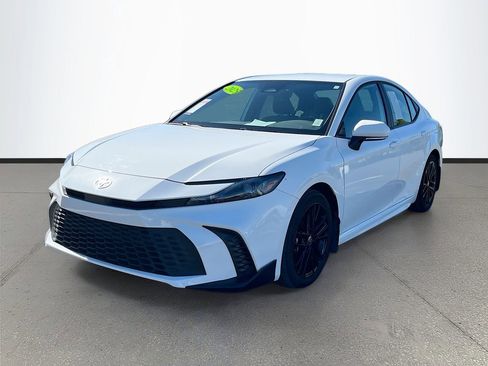 Used 2025 Toyota Camry SE w/ Convenience Package image 3