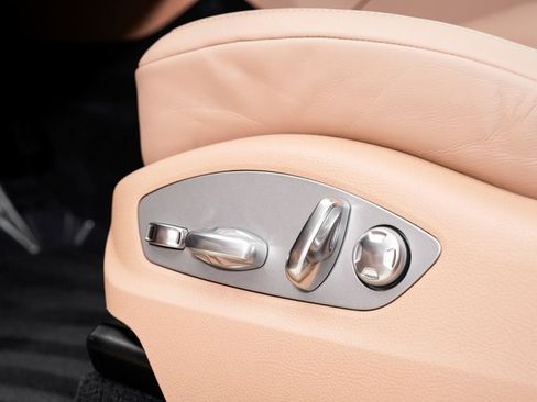 Used 2025 Porsche Macan image 12