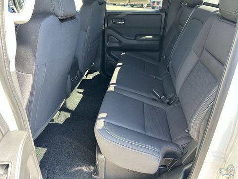 Used 2023 Nissan Frontier SV w/ SV Convenience Package image 13