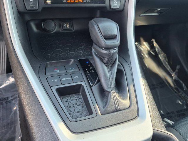 Used 2025 Toyota RAV4 XLE FWD image 19