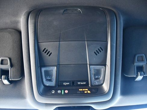 Used 2022 Chevrolet Equinox RS w/ RS Leather Package image 27