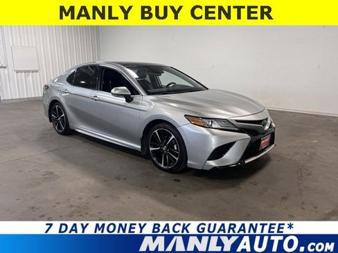 Used 2019 Toyota Camry XSE image 1