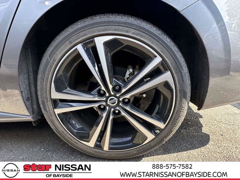 Certified 2022 Nissan Sentra SR w/ SR Premium Package image 11