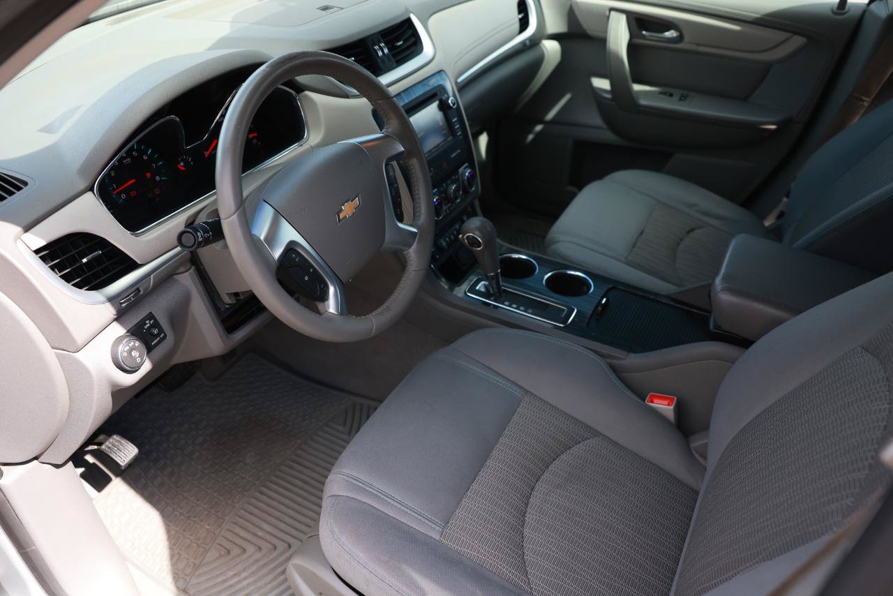 Used 2015 Chevrolet Traverse LT FWD image 4