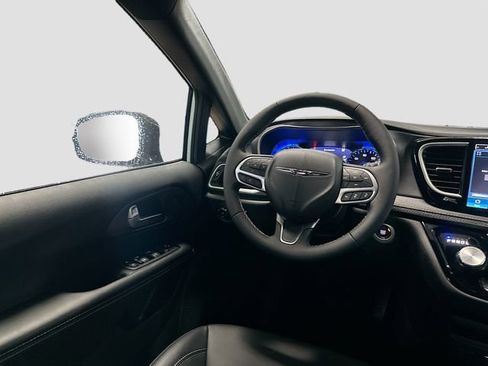 New 2026 Chrysler Pacifica Select AWD/4WD image 23