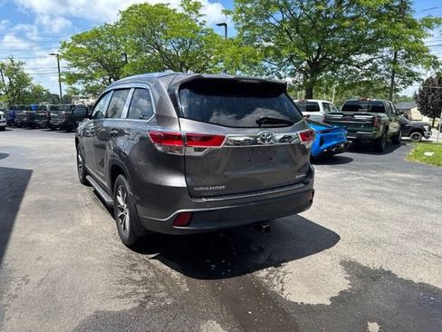 Used 2019 Toyota Highlander XLE AWD/4WD image 4