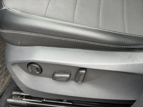 Used 2022 Volkswagen Taos SE FWD image 5