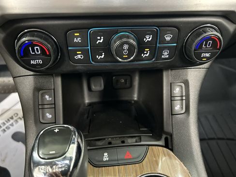 Used 2019 GMC Acadia SLE w/ LPO, Floor Liner Package AWD/4WD image 16
