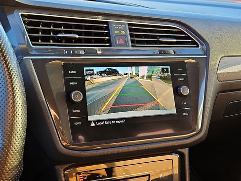 Certified 2022 Volkswagen Tiguan SE R-Line image 16