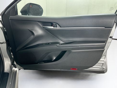 Used 2020 Toyota Camry SE w/ Convenience Package FWD image 30