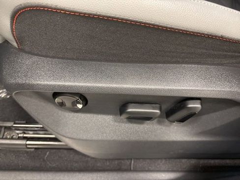 Used 2025 Volkswagen Atlas Peak Edition SE image 10