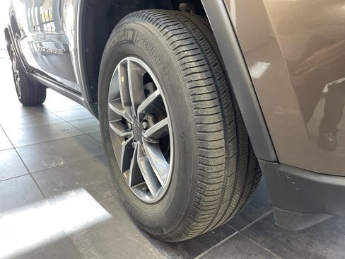 Used 2020 Jeep Grand Cherokee Limited AWD/4WD image 13
